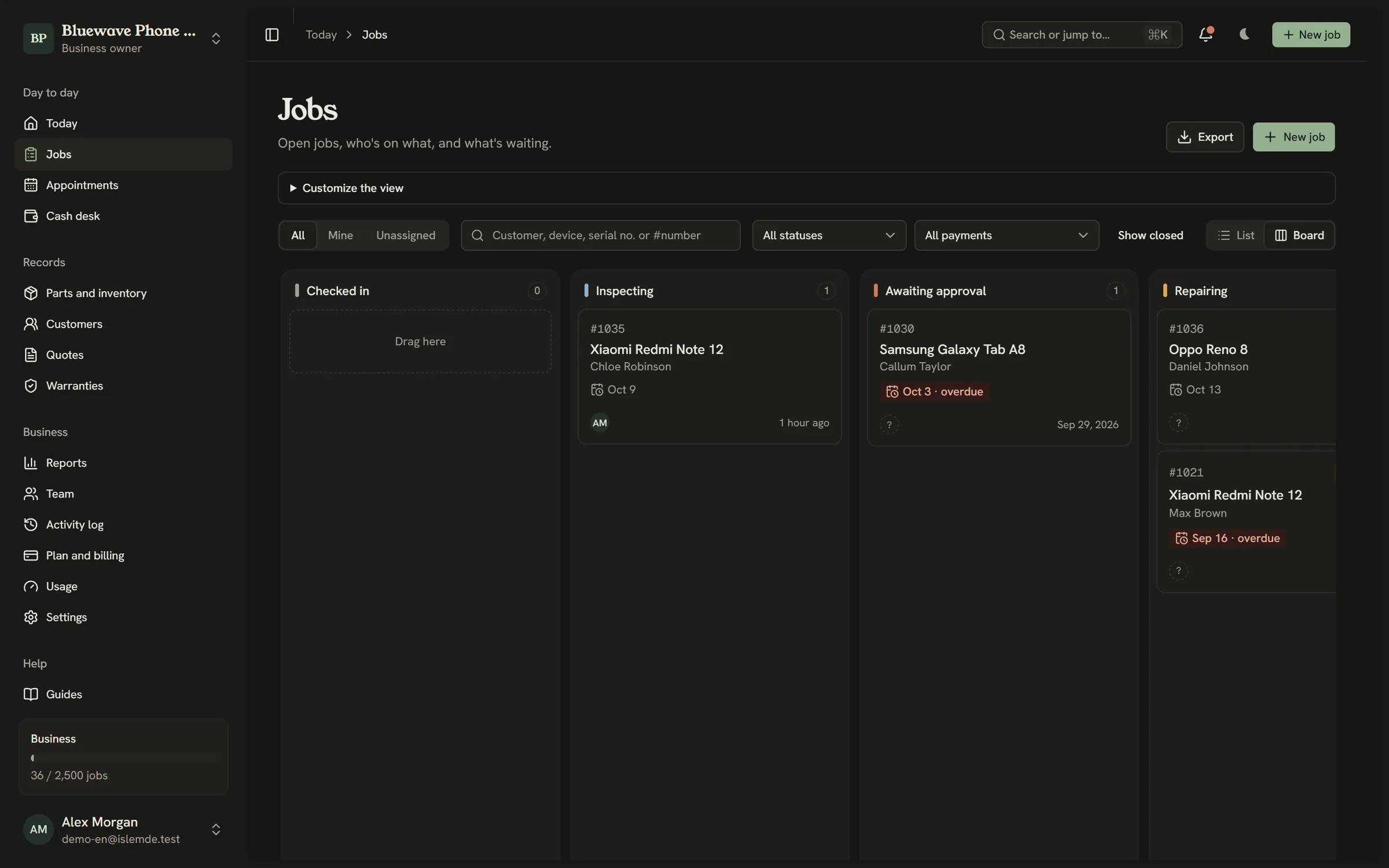 İşlemde job board: checked in, diagnosing, awaiting approval and in repair columns