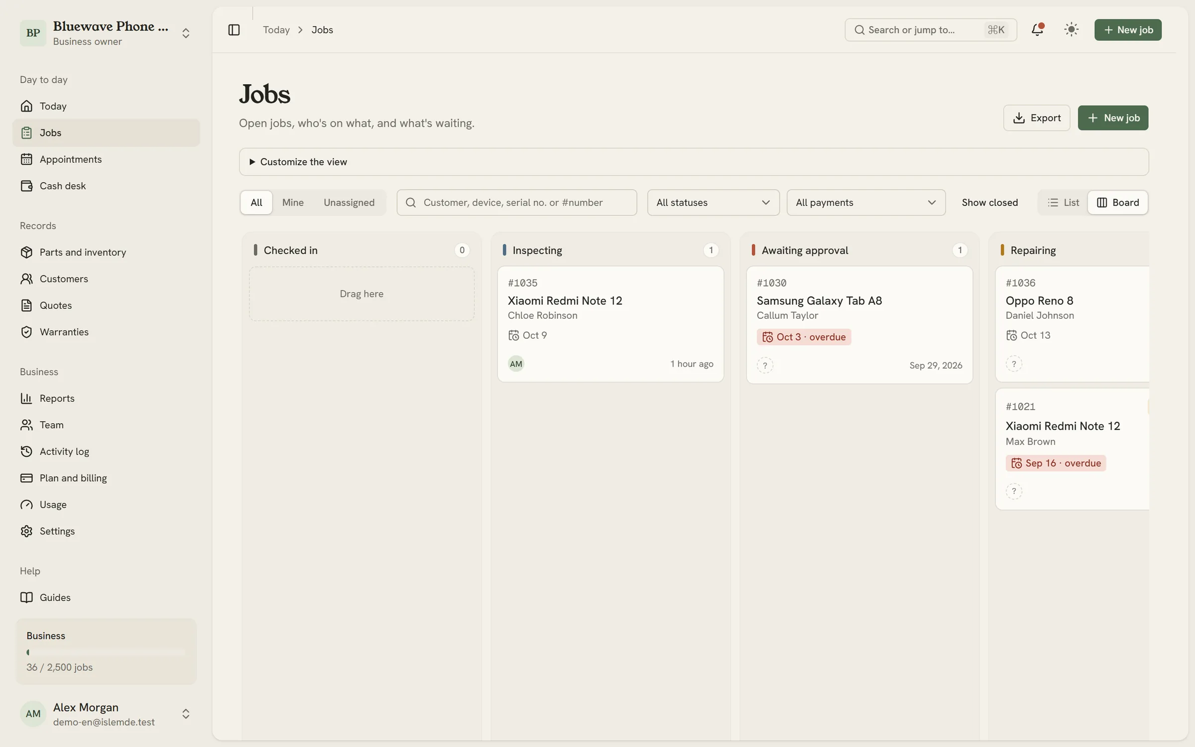 İşlemde job board: checked in, diagnosing, awaiting approval and in repair columns